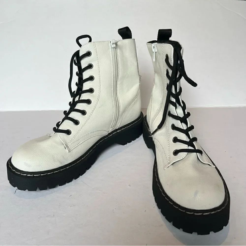 Sincerely Jules Harley Combat Boot Cream and Black Size 7 1/2M Zip and Lace up